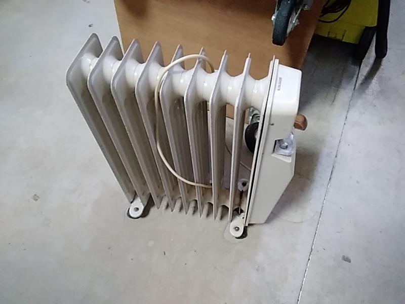 RADIATEUR BAIN D'HUILE SUR ROULETTES