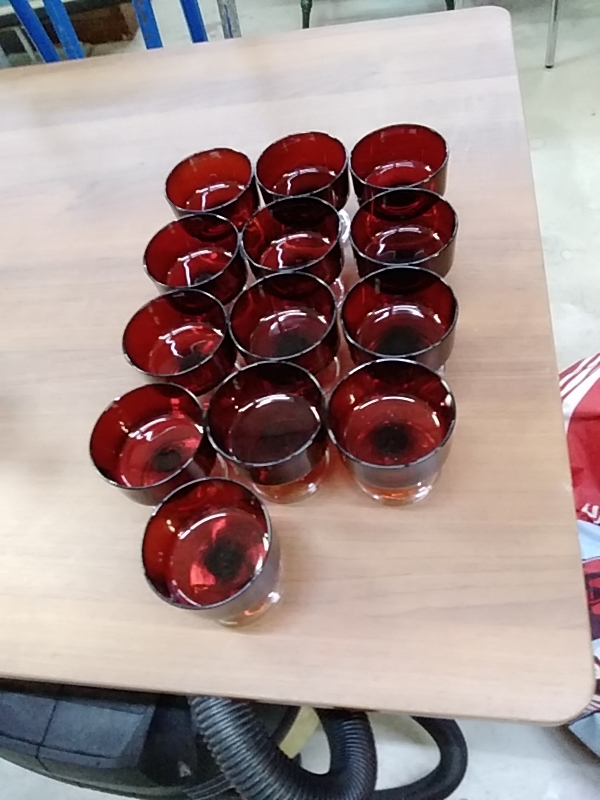 LOT DE 13 COUPES DESSERT VINTAGE ROUGE
