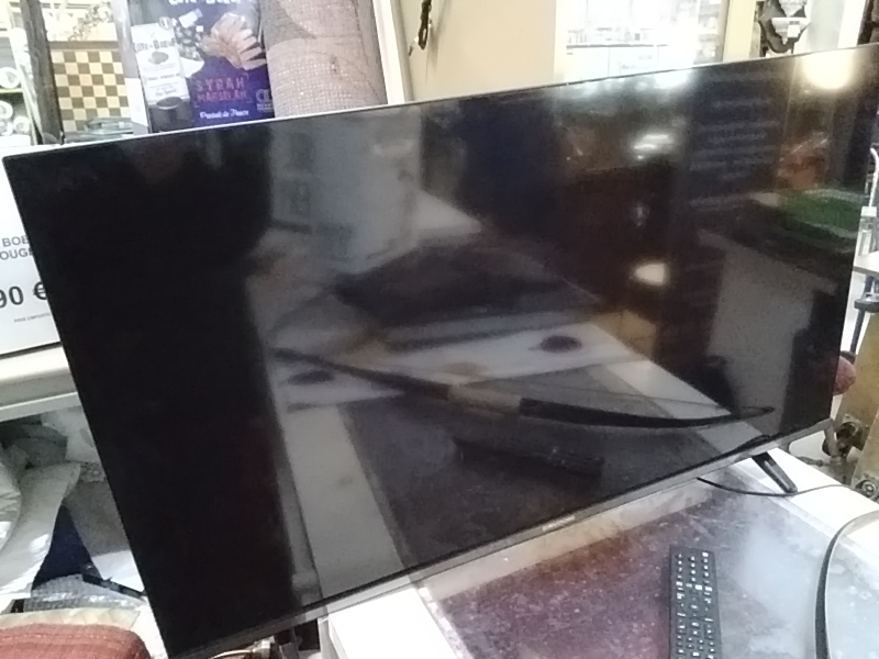 TÉLÉ GRUNDIG FULL LED 102CM  TNT PAS DE SMART TV