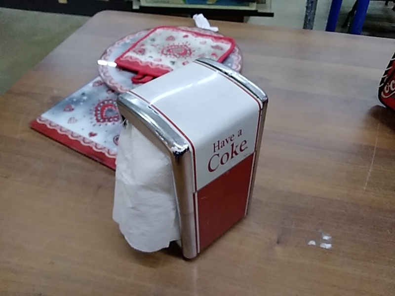DISTRIBUTEUR PAPIER COKE