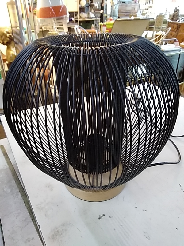 LAMPE À POSER MODERNE 