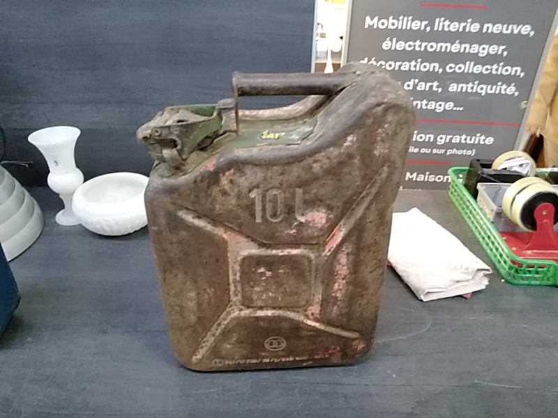 JERRICAN MÉTALLIQUE ANCIENNE 