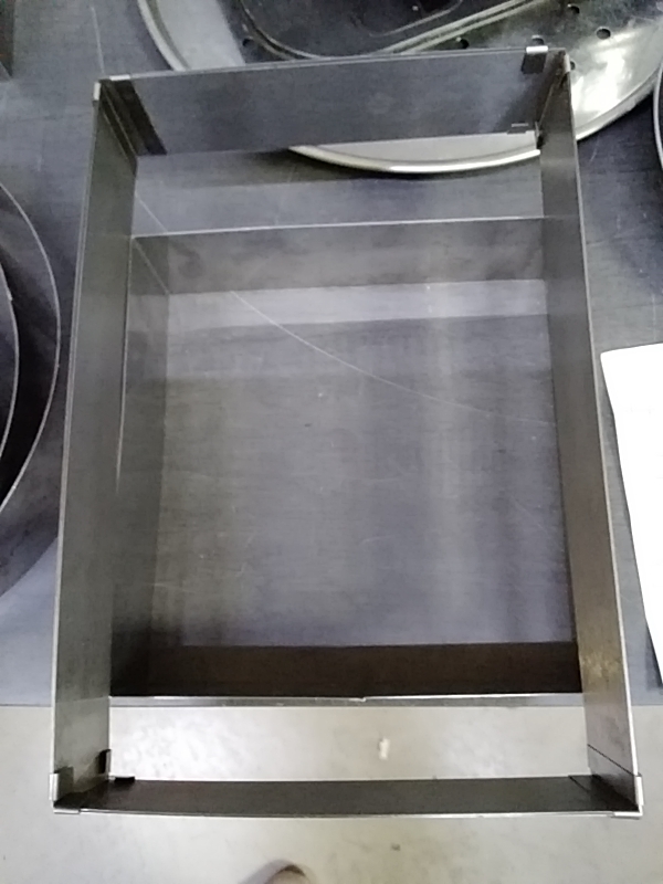 RECTANGLE À ENTREMETS RÉGLABLE 