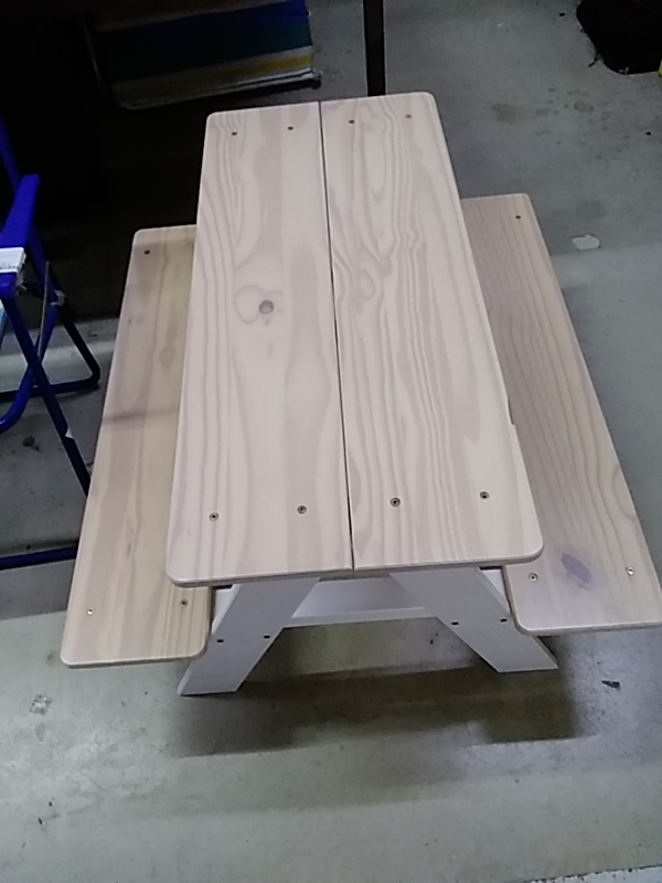 TABLE BOIS AVEC 2 BANCS 
