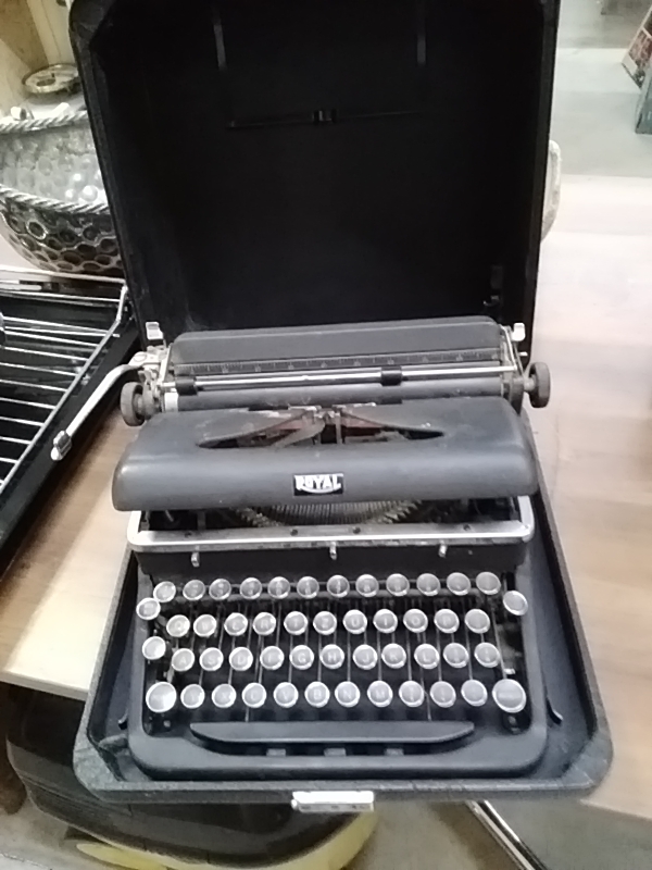 MACHINE À ÉCRIRE ANCIENNE ROYAL 