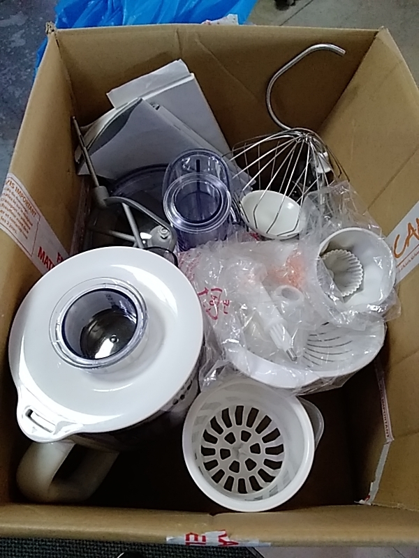 LOT D’ACCESSOIRES POUR KENWOOD KM260