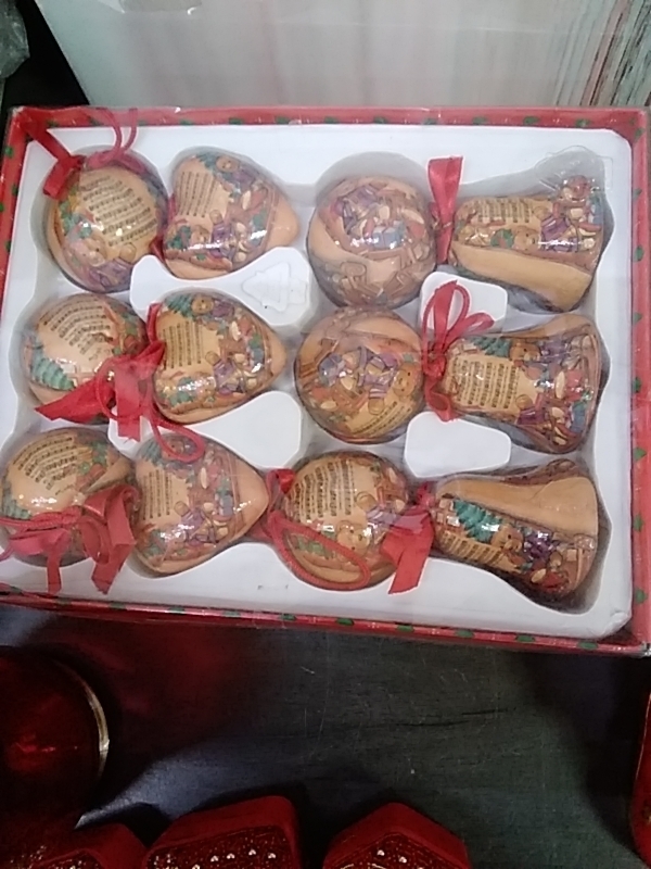 BOITE DE 12 BOULES DE NOEL 