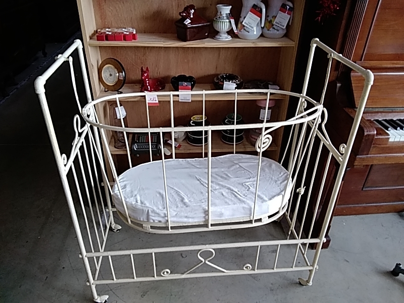 BERCEAU ANCIEN FER FORGÉ 