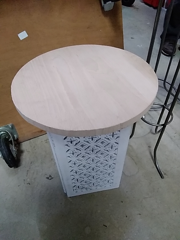 PETITE TABLE D’APPOINT 