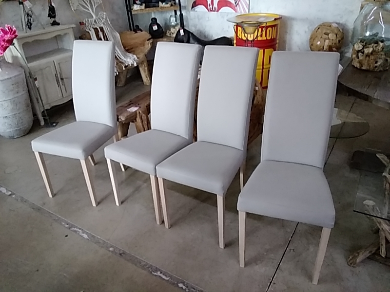 LOT DE 4 CHAISES MODERNES GRIS TAUPE DANS L’ETAT 