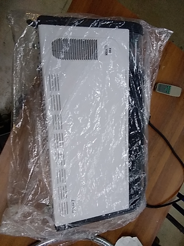 CHAUFFAGE ÉLECTRIQUE LERVIA  FIXATION MURALE AVEC TÉLÉCOMMANDE 