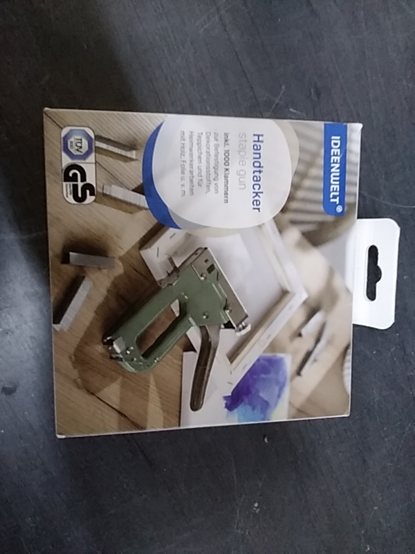 AGRAFEUSE AVEC AGRAFES 