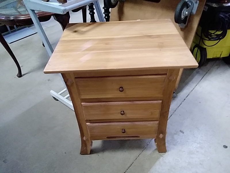 CHEVET PIN 3 TIROIRS 