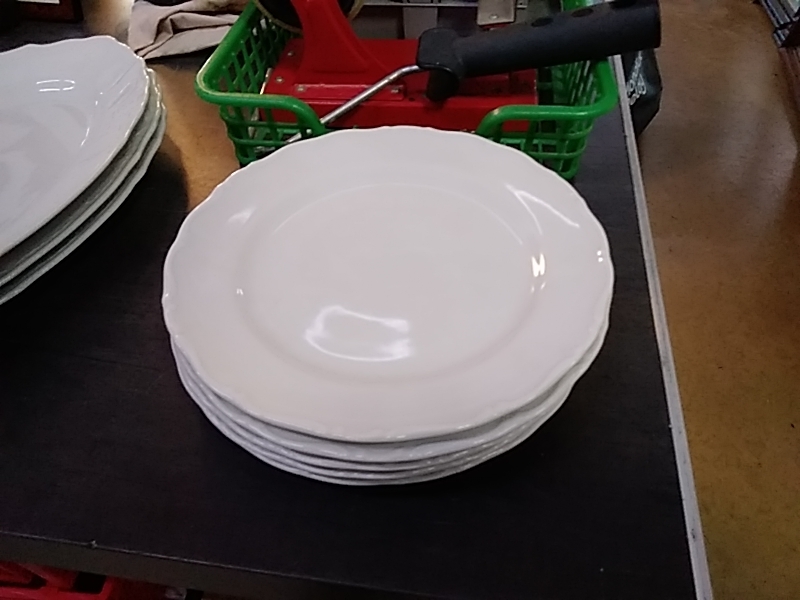 LOT DE 5 ASSIETTES BLANCHE NEUVE 