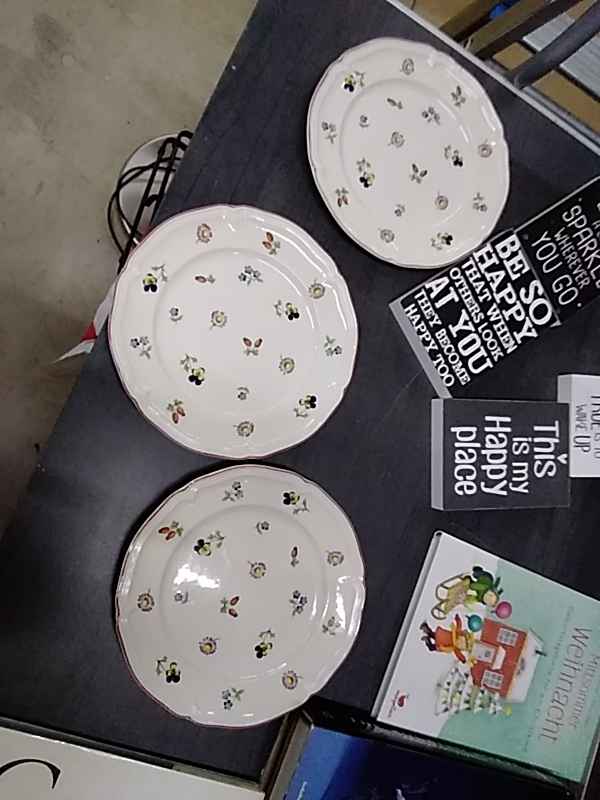 ASSIETTE VILLEROY ET BOCH PETITE FLEUR DIAMÈTRE 21CM