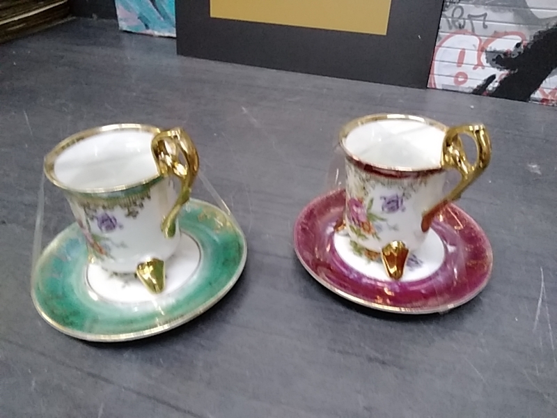 ENSEMBLE TASSE ET S/TASSE