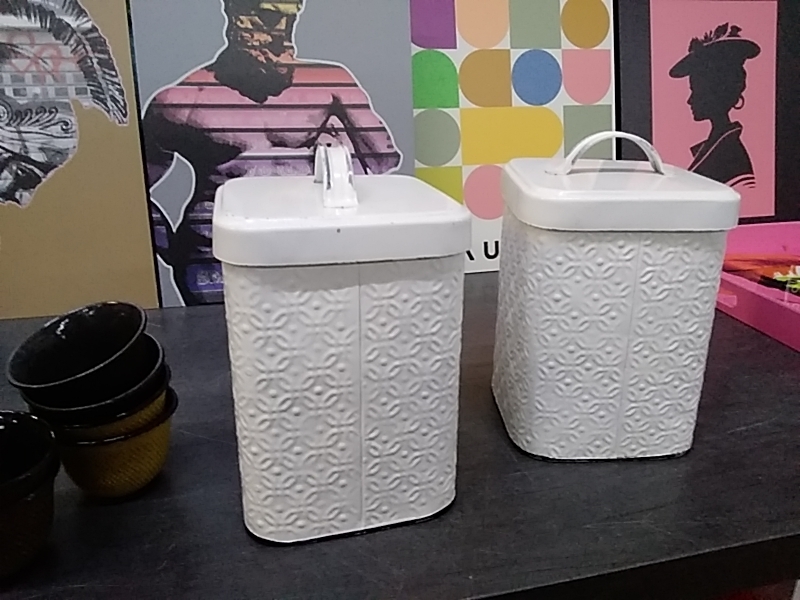 BOITE METAL ANCIENNE BLANCHE 