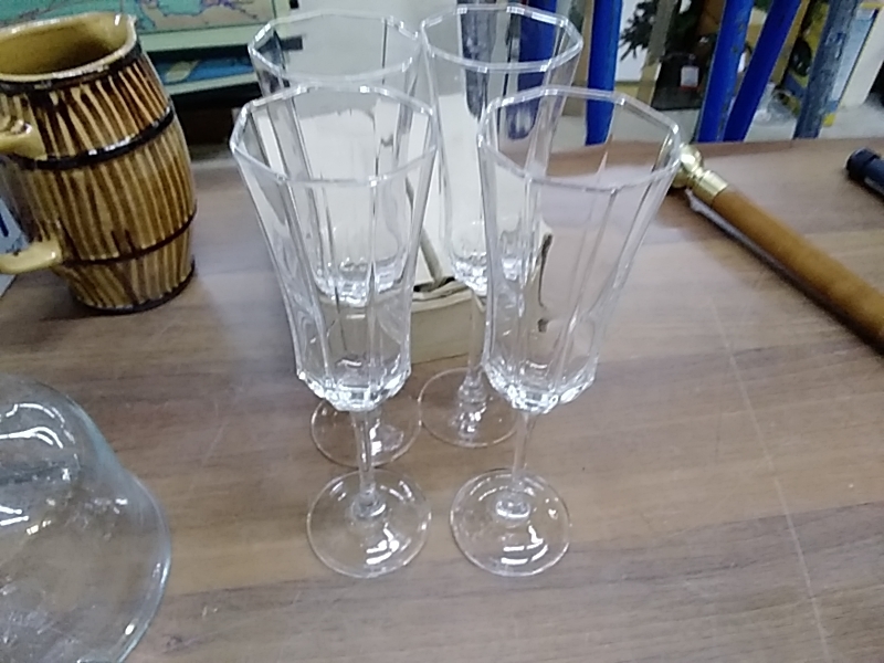 LOT DE 4 FLUTES 