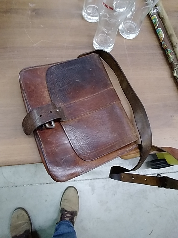 SACOCHE CUIR ANCIENNE 
