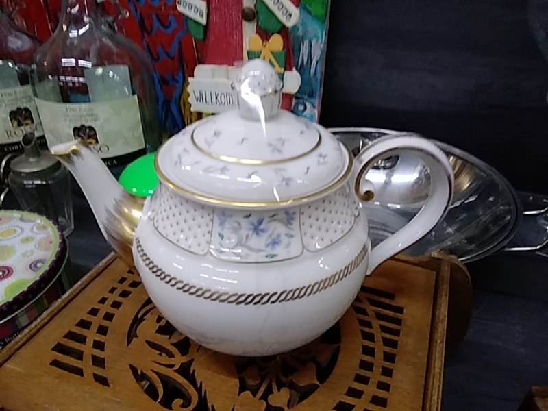 THÉIÈRE PORCELAINE BLANCHE BLEU