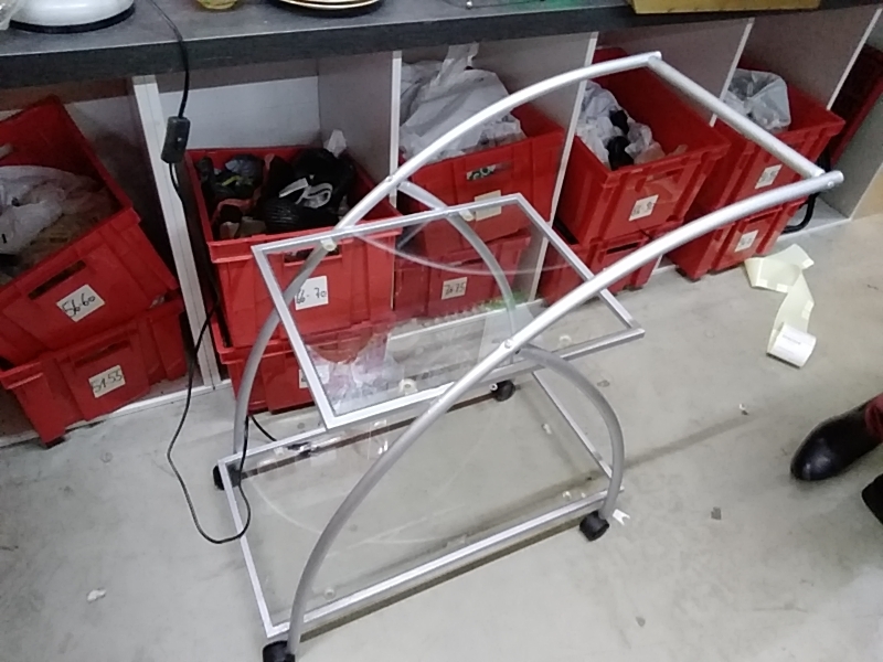 DESSERTE SUR ROULETTES MÉTAL ARGENTÉ VERRE