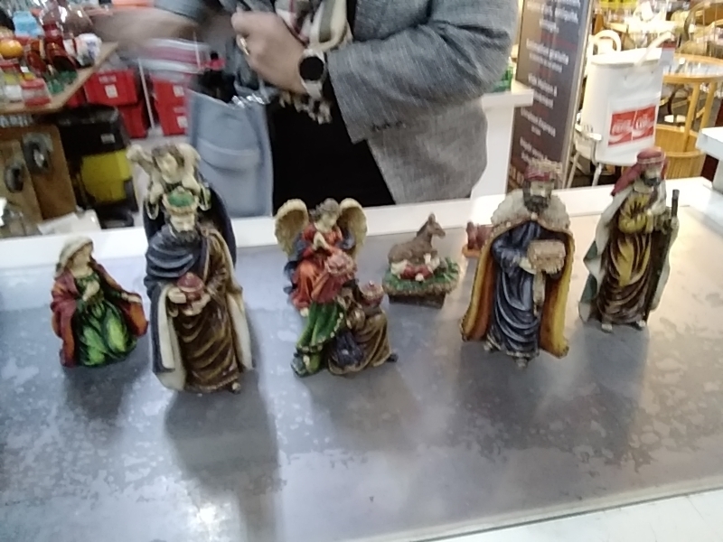 ENSEMBLE DE 11 SANTONS DE NOEL