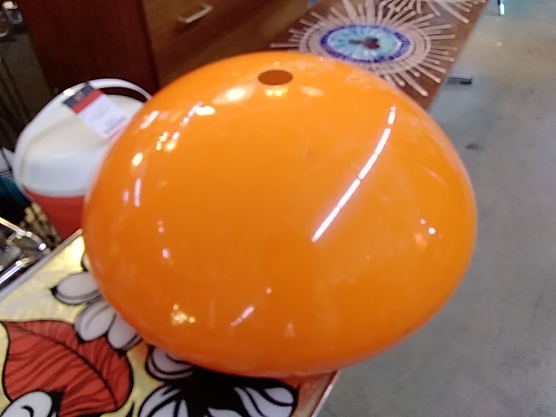 LAMPE VINTAGE ORANGE DIAMÈTRE 55CM DANS L’ETAT 