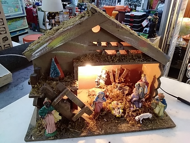 CRECHE AVEC LUMIÈRE 