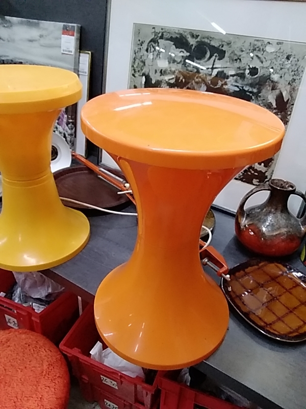 TABOURET VINTAGE ORANGE SIGNÉ TAM TAM