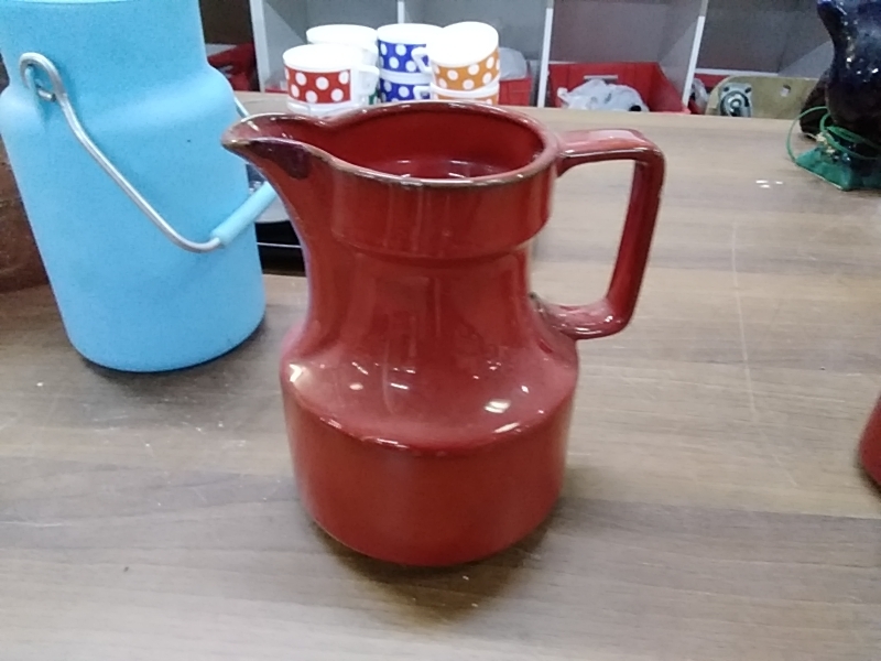 CRUCHE ROUGE VINTAGE 