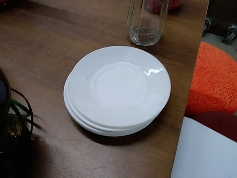 LOT DE 4 PETITES ASSIETTES ARCOPAL 