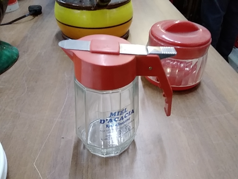 DISTRIBUTEUR DE MIEL