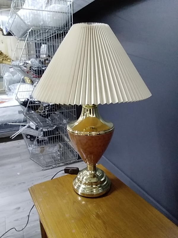 LAMPE À POSER DORÉE 