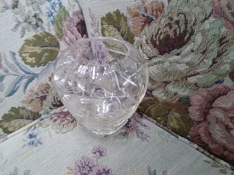 PETIT VASSE CRISTAL ÉBRECHÉ 