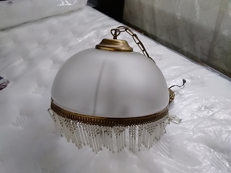 LAMPE VERRE OPAQUE À PAMPILLES LAITON 