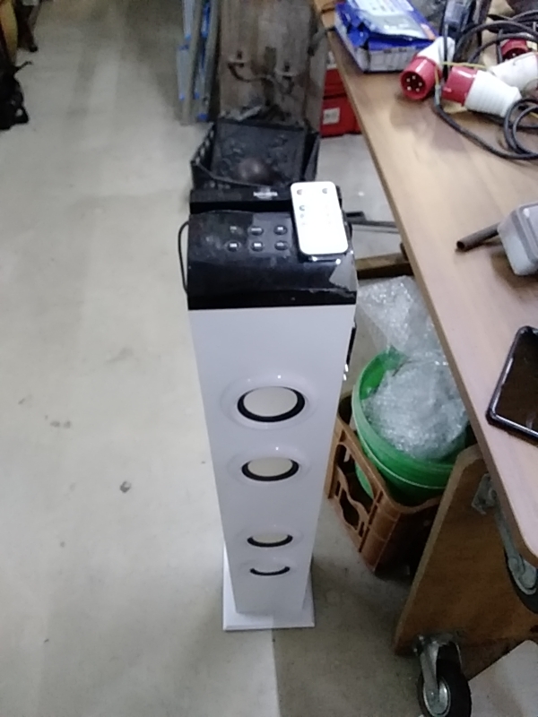 ENCEINTE À COLONNE BLUETOOTH AVEC TÉLÉCOMMANDE 