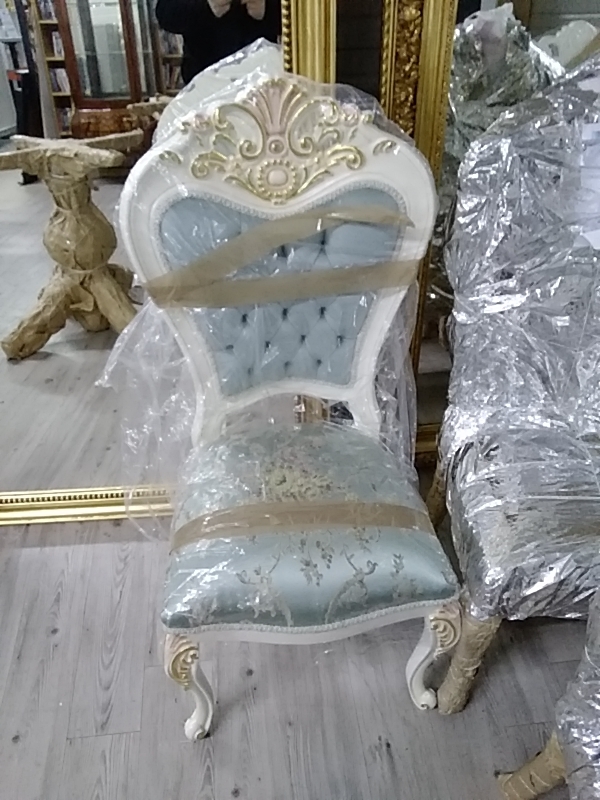 ENSEMBLE TABLE BAROQUE OVALE AVEC 6 CHAISES 