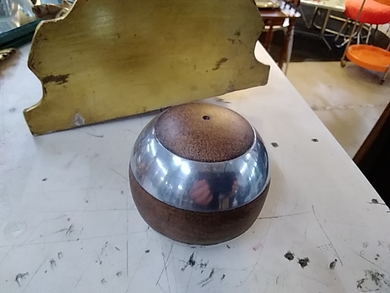 ANCIENNE BOULE DE JEU 