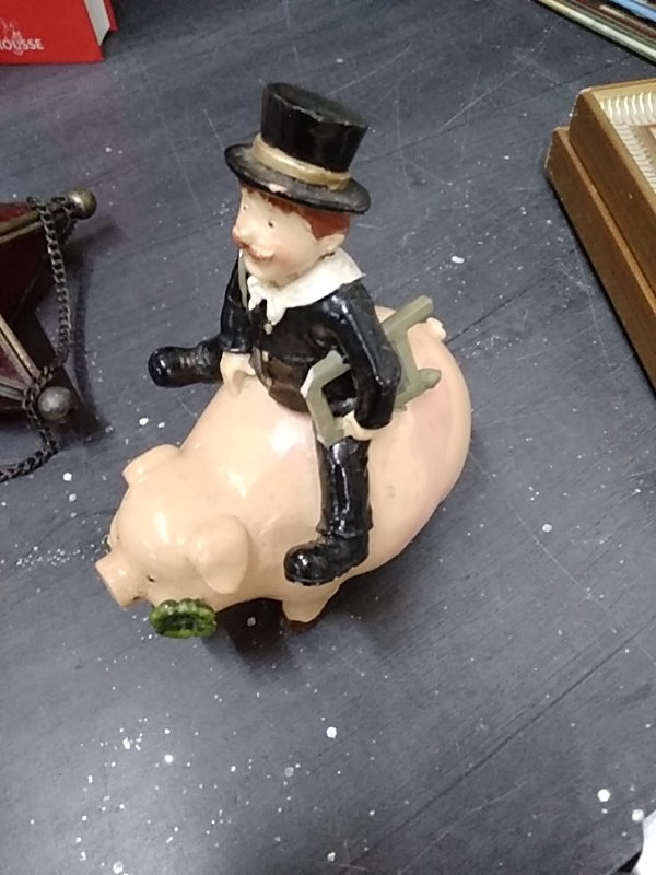 TIRELIRE COCHON RAMONEUR PORTE BONHEUR 