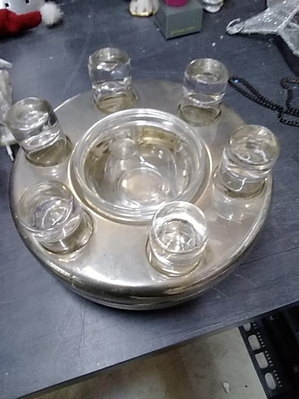 PLATEAU ROND ARGENTÉ AVEC VERRE 