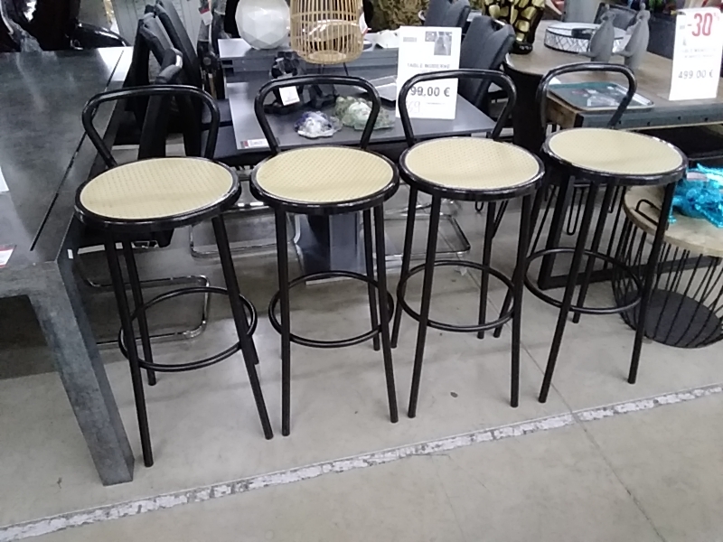 LOT DE 4 TABOURETS CANNÉS