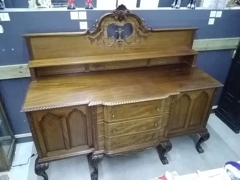 BUFFET BAS STYLE BAROQUE LES PIEDS EN PATTES D’AIGLE