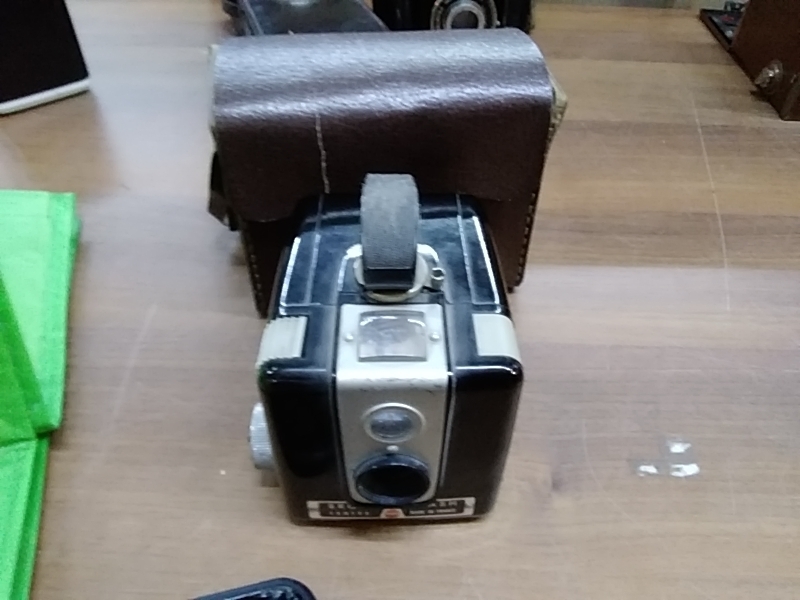 APPAREIL PHOTO BROWNIE FLASH