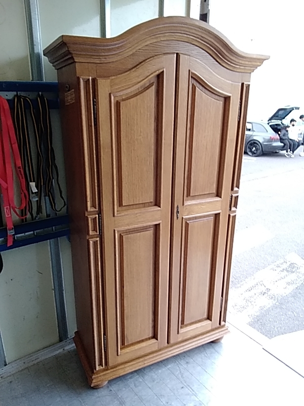 ARMOIRE CHÊNE 2PORTES CHAPEAU DE GENDARME 