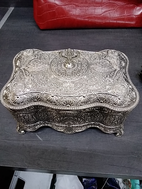 BONBONNIÈRE ARGENTÉE 