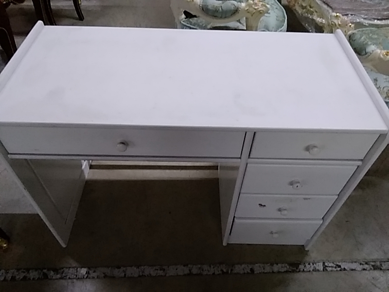 BUREAU BLANC 5 TIROIRS DANS L’ETAT