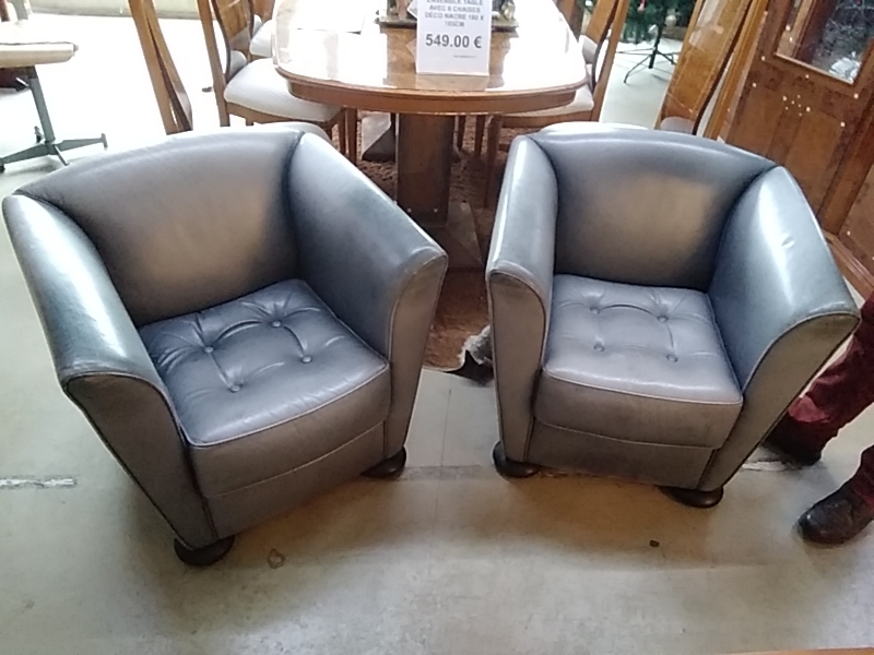 PAIRE DE FAUTEUILS WITTMANN CUIR GRIS ANNÉES 80