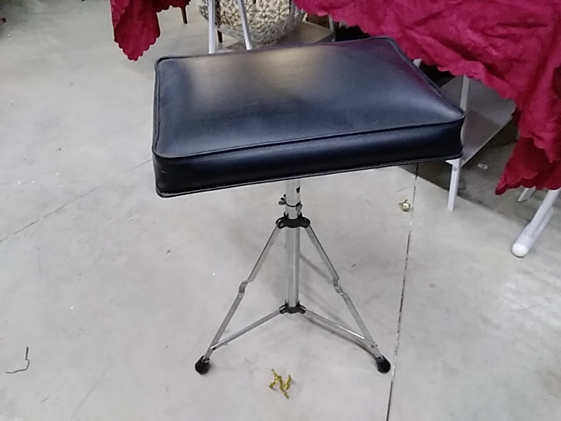 TABOURET PLIABLE NOIR 