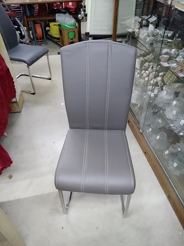 LOT DE 4 CHAISES MODERNES SIMILI GRIS 