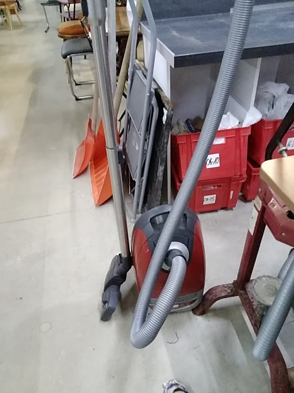 ASPIRATEUR MIELE ROUGE 